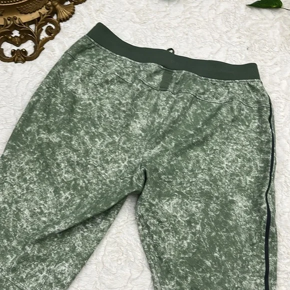 Lululemon Green Jogger Athletic Pants - Picture 4 of 5